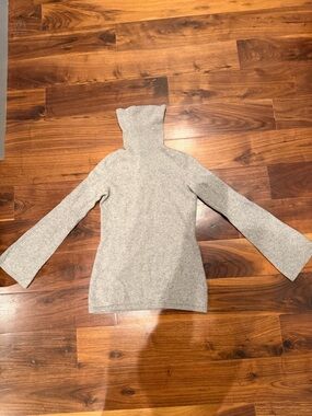 Saks Fifth Avenue Light Gray Cashmere Turtleneck with Bell Sleeves